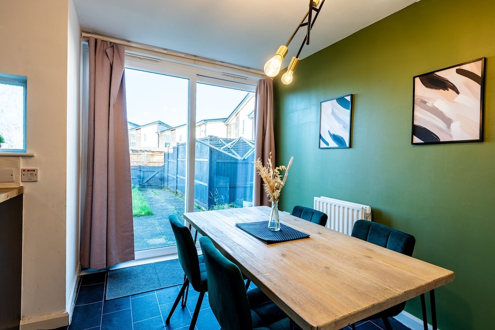 Family 3 Bedroom House by Guestz