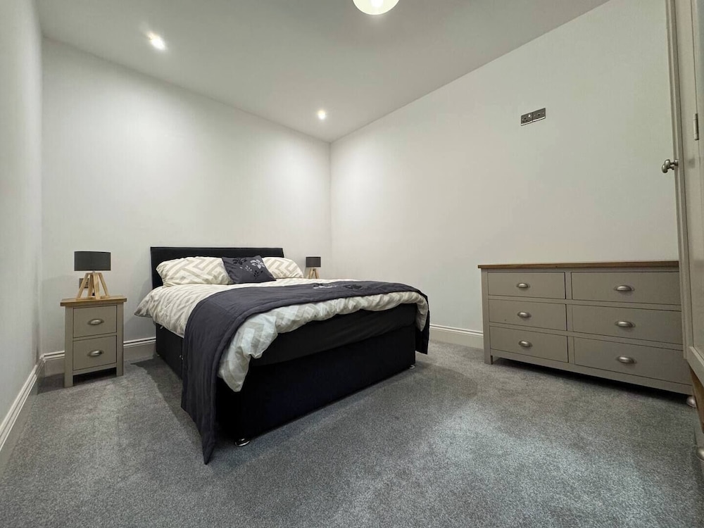 Academy Apartment by Elegance Stays