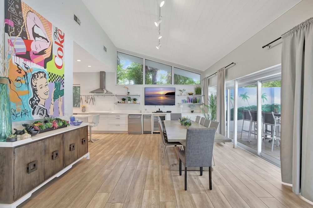 Seabreeze - 6BR Pool and Steps to Beach