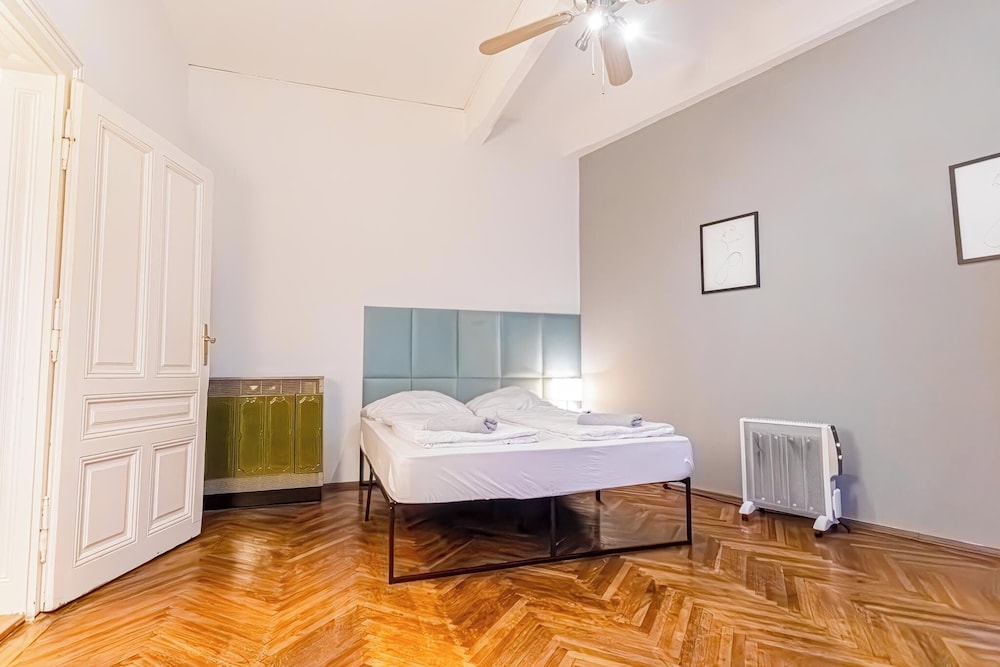 Elegant 1BR Apt Steps from Praterstern