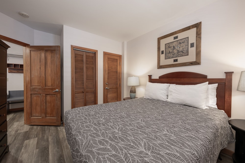 Riverside Zephyr Mountain Lodge 1 Bedroom Condo view 3
