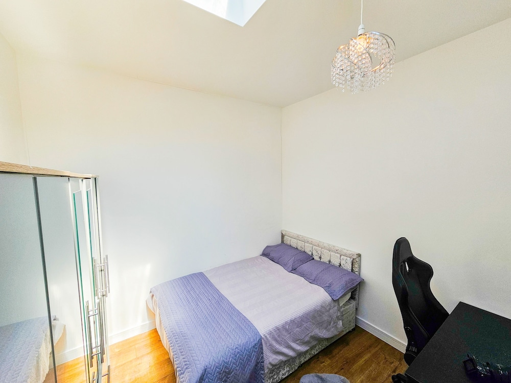 Cleave House - Stylish & Chic 3 Bed House Mins From Central London