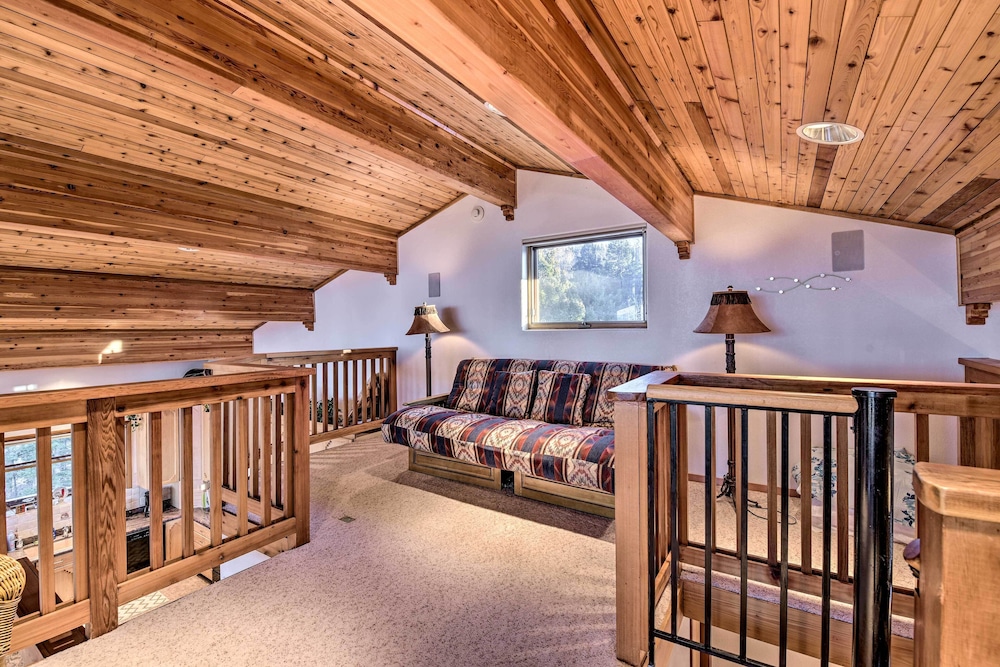 Falcon Rest: A Deluxe Angel Fire Mountain Retreat!