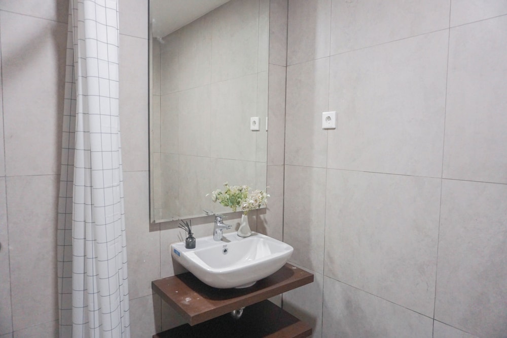 Homey Simply Studio Room At Pollux Chadstone Apartment