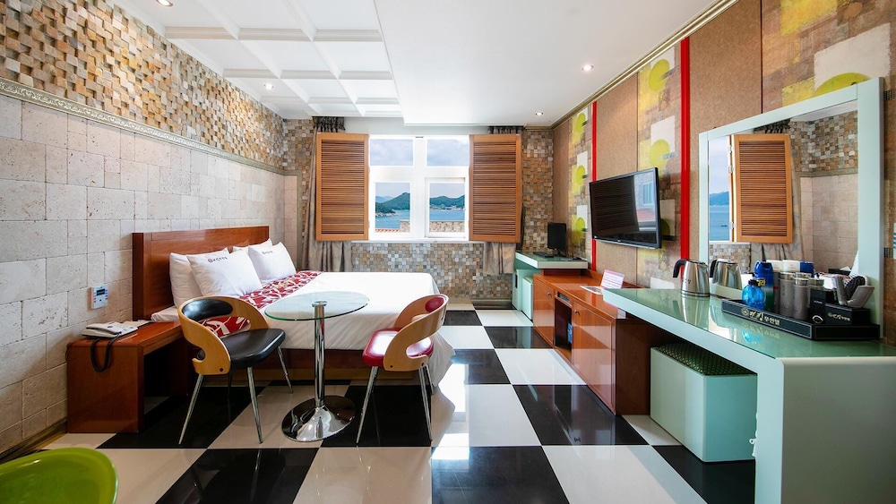 hotel room