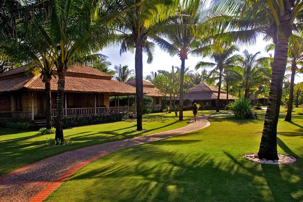Sunny Paradise Resort