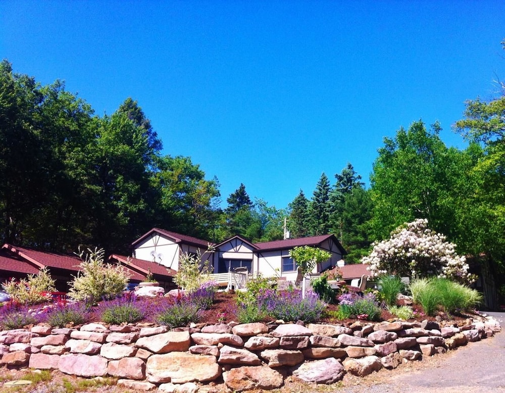 Lake Harmony Inn