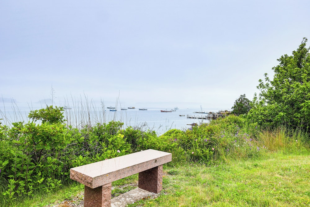 The Hideaway in Downeast Maine: Walk to Ocean