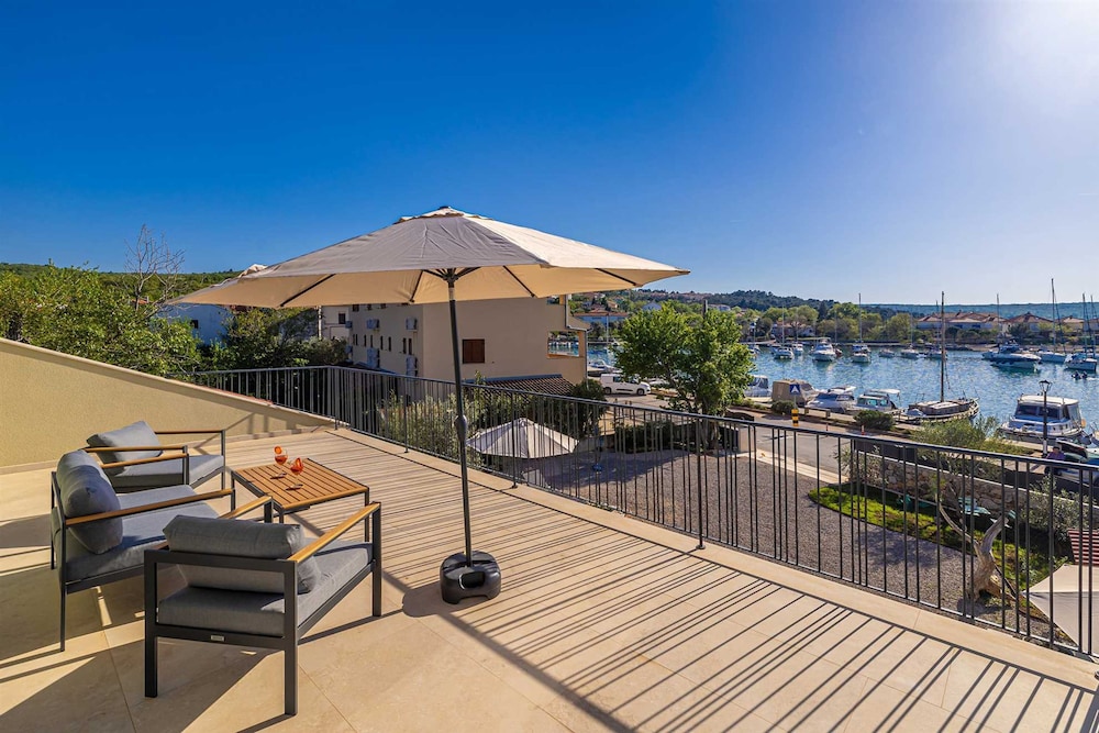 Villa Beachfront With 4 Bedrooms and 3 5 Bathrooms