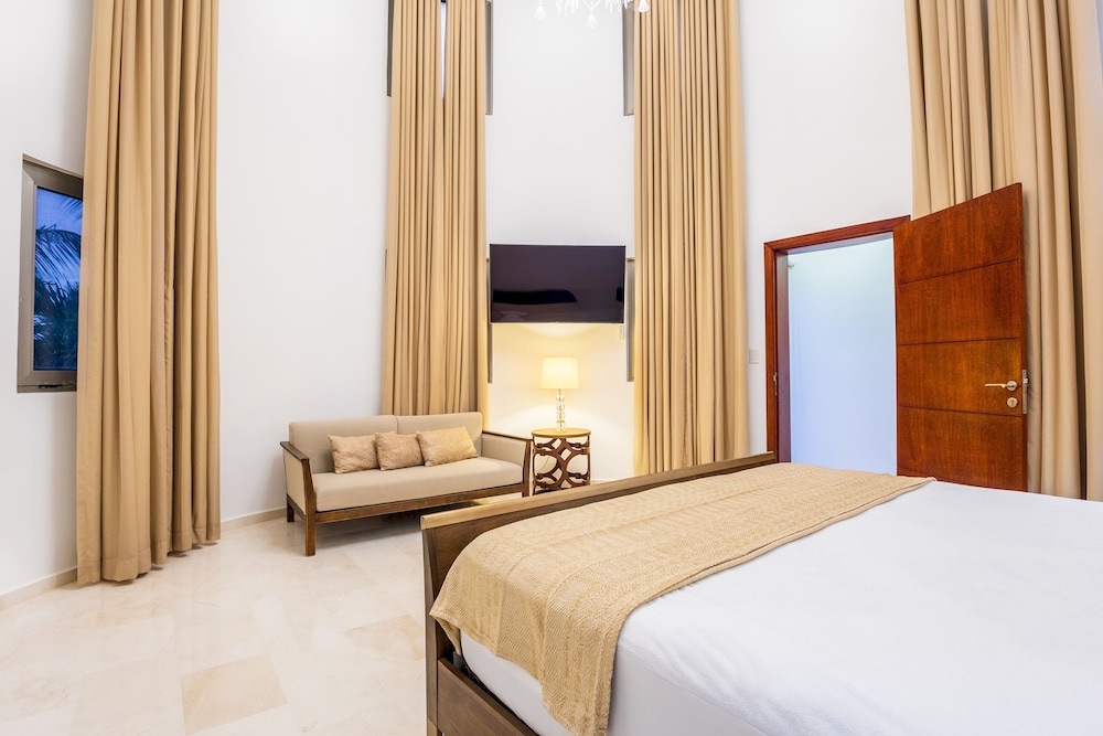 Villa Desiree 5BR Cocotal Luxury Villa Pool Maid