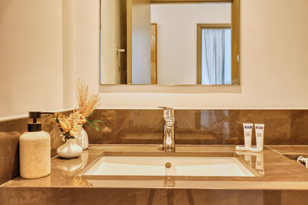 PVH - Serene Central 2BR - Creek Horizon