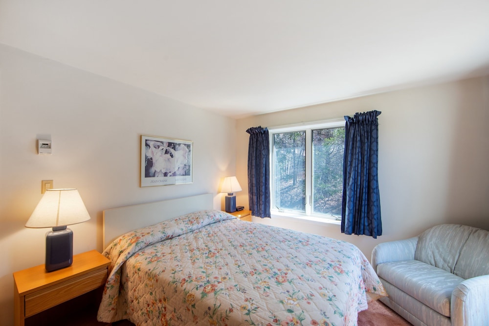 11D - Spacious & Family-Friendly Getaway 3 Bedroom Townhouse by The Summit at Gore Mountain