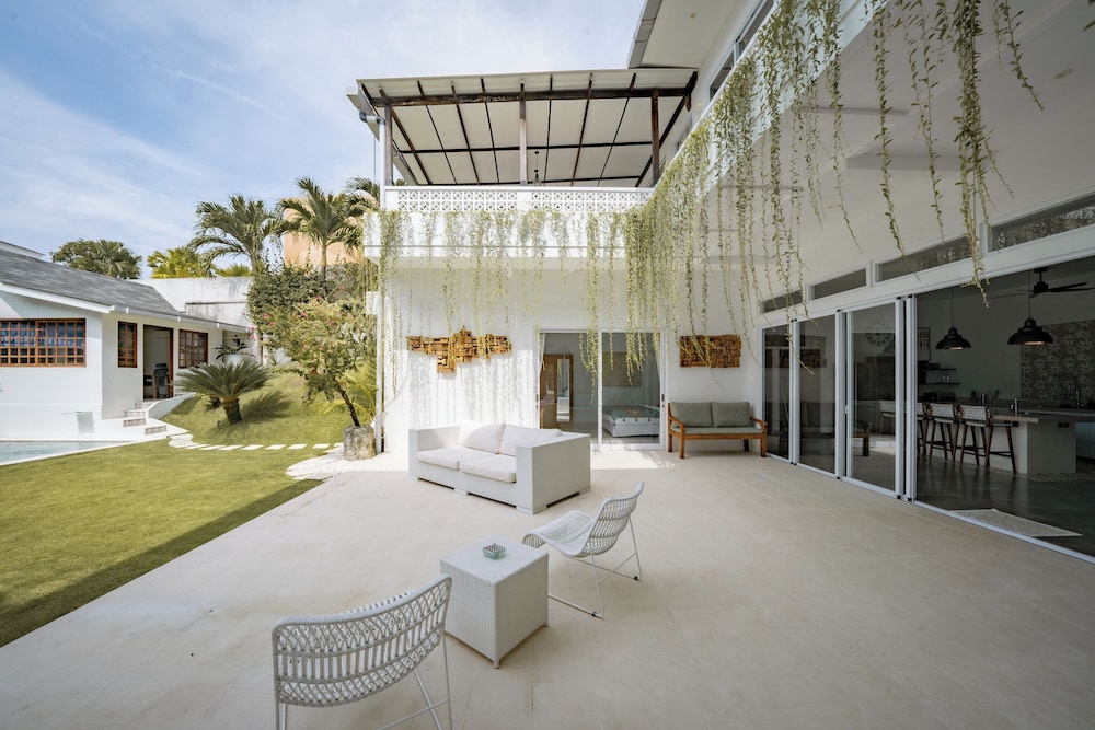 Villa Putih Umalas