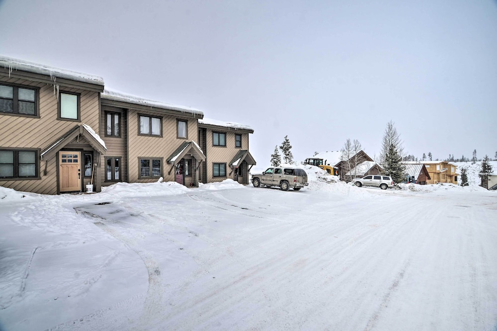 Hotel Cozy Mountain Getaway w/ Ski Shuttle Access! - Image 1