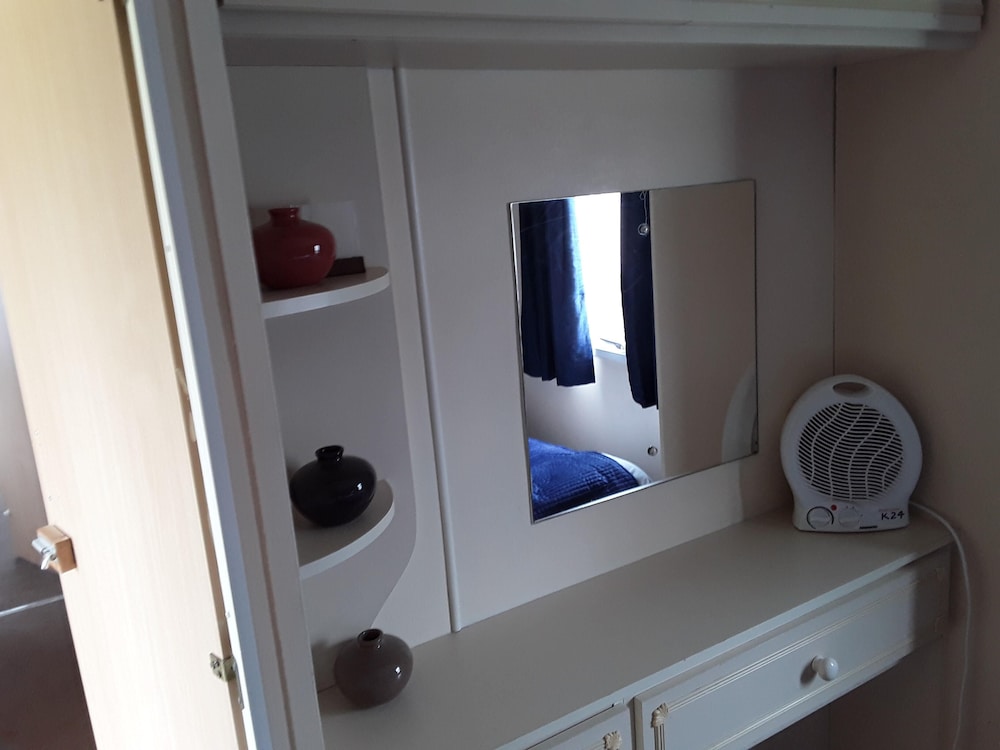 3 bed Caravan Approx 10 Mins From Beach Bill 1 view 2