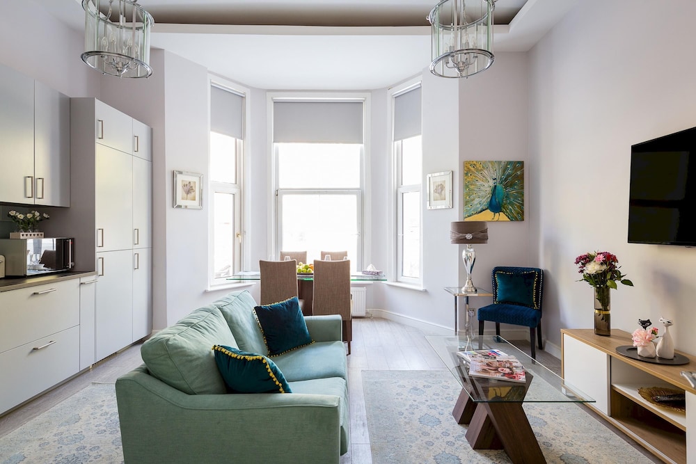 Cromwell Road 2-bed 2-bath Brand new Flat
