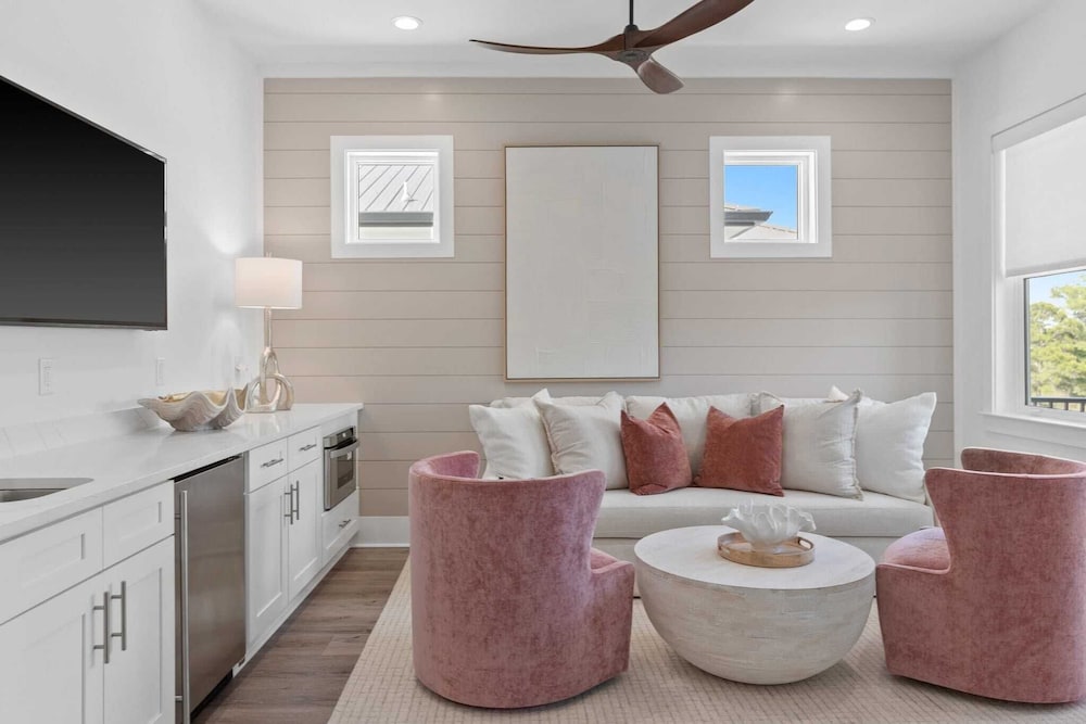 Pool, Hot Tub, Firepit, Walk to Beach Near Gulf Place