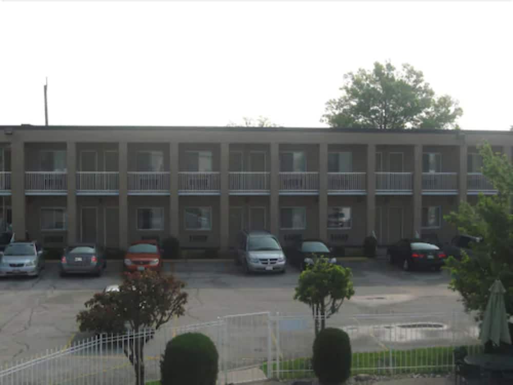 Super 8 by Wyndham Windsor/Dougall