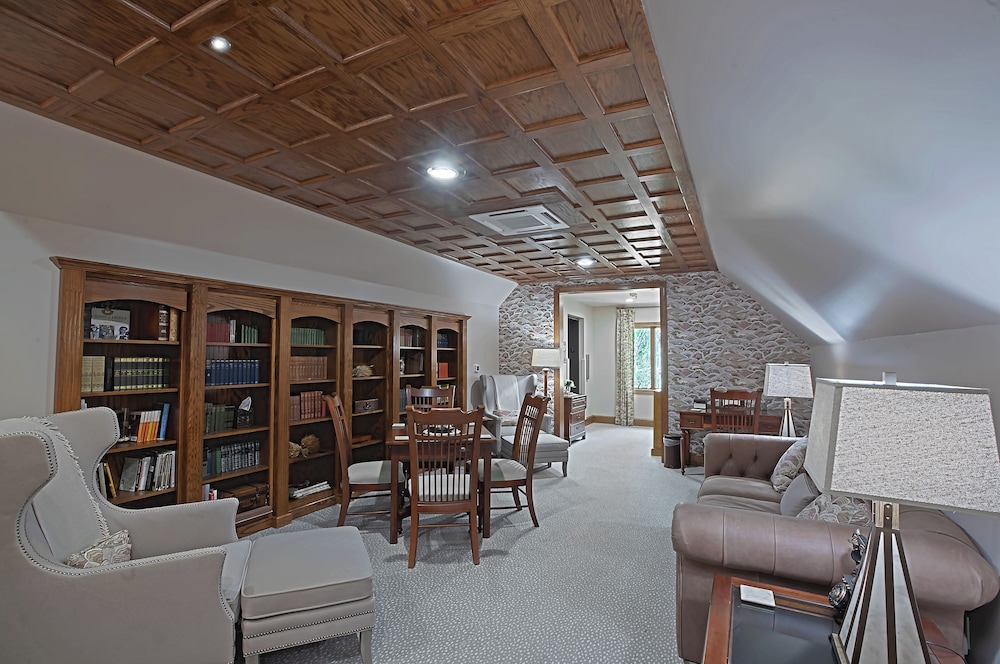 Bob Timberlake Inn at Chetola Resort