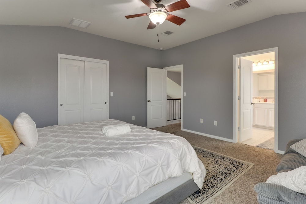 17 Mi to Dtwn Austin! Family Escape w/ Pool Access