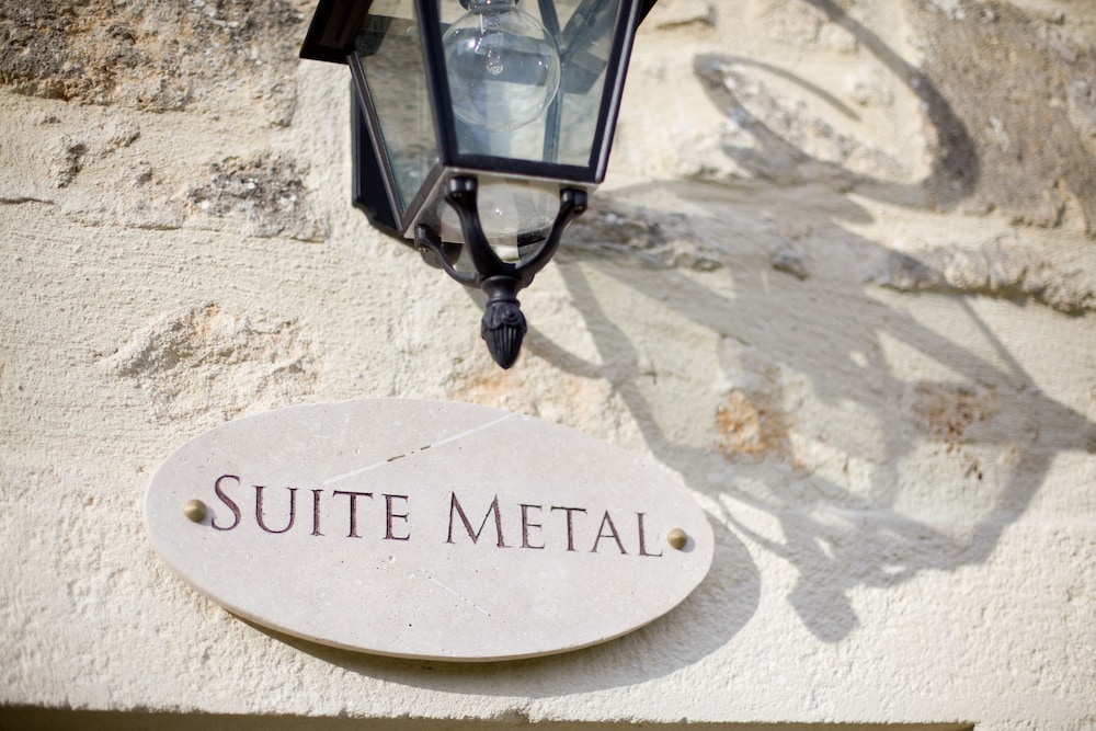 Château Latour Segur Suites & Spa