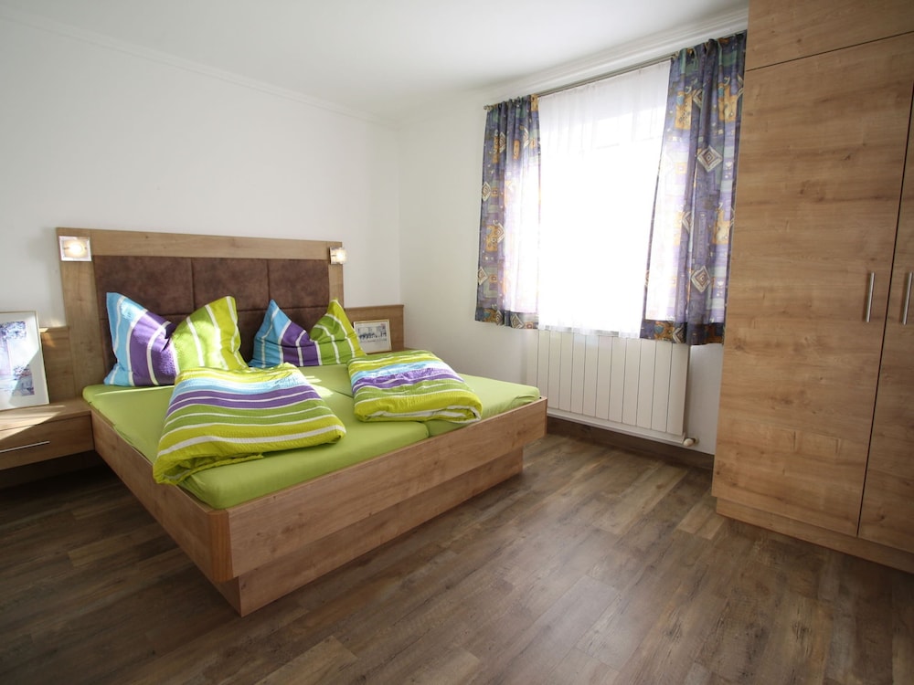 Idyllic Holiday Home in Goldegg Weng Near ski bus view 3