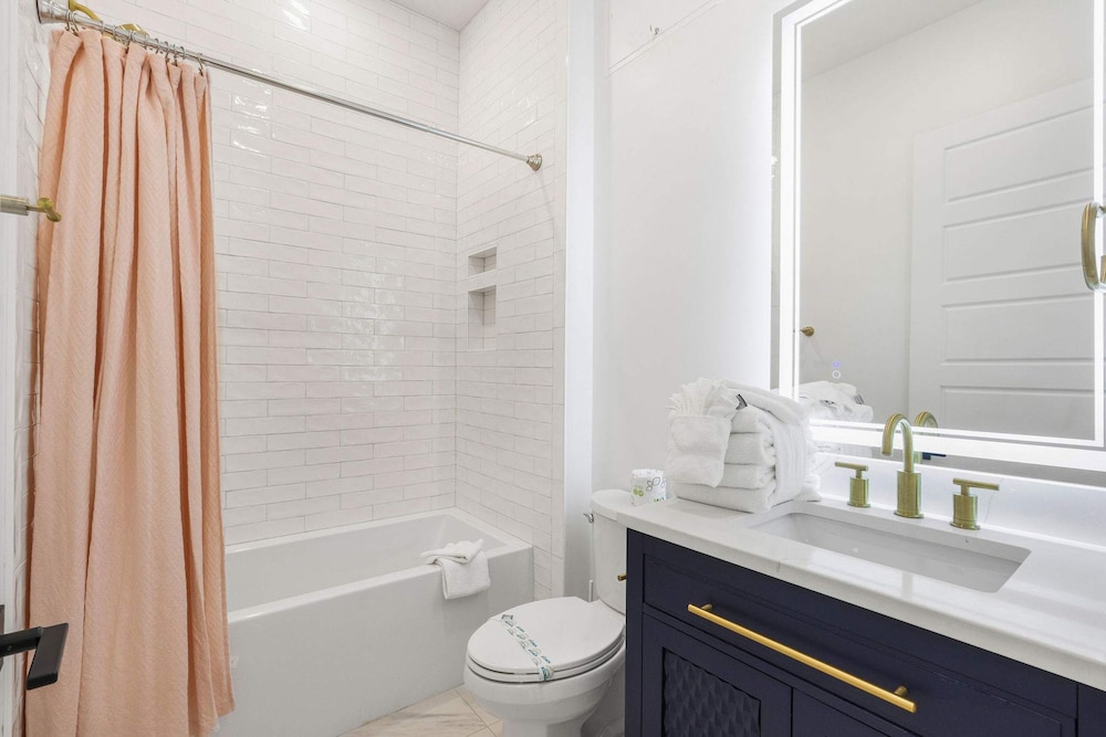 Beach Blessing- Pool Elevator Sleeps 16 SIX Bedrooms 6 Baths