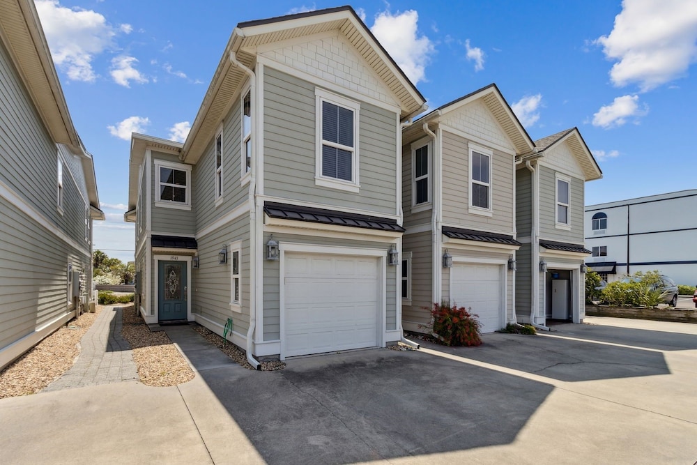 1943 S Fletcher 3 Bedroom Townhouse