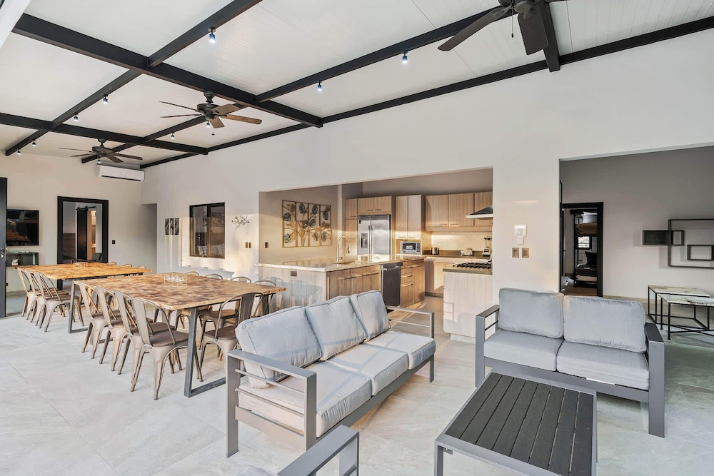 Brand-New 6BD Giant with Private Pool by SPCR