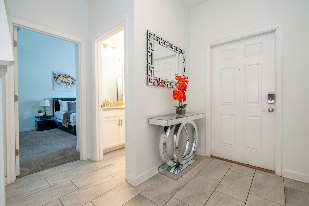 Beautiful 4 BR Close to Disney