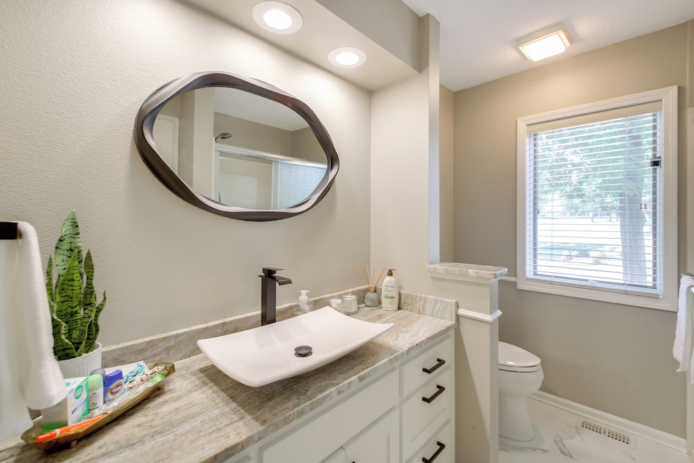 Golf Course View: Elegant Hot Springs Village Home