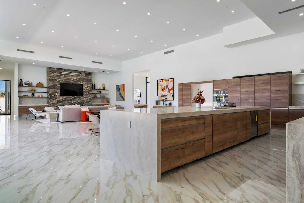 Pool, Hot Tub & Putting Green Minutes From Dining & Golf Bravo Villa #13 by Avantstay