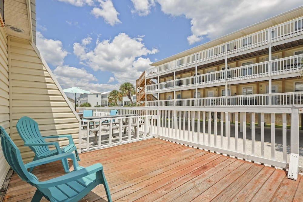 Moonraker 3 1 Bedroom Condo by RedAwning