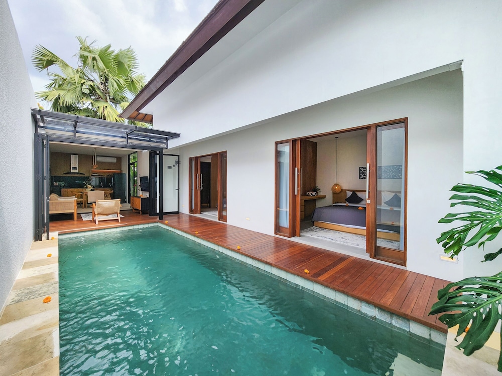 Silk Umalas by Nagisa Bali