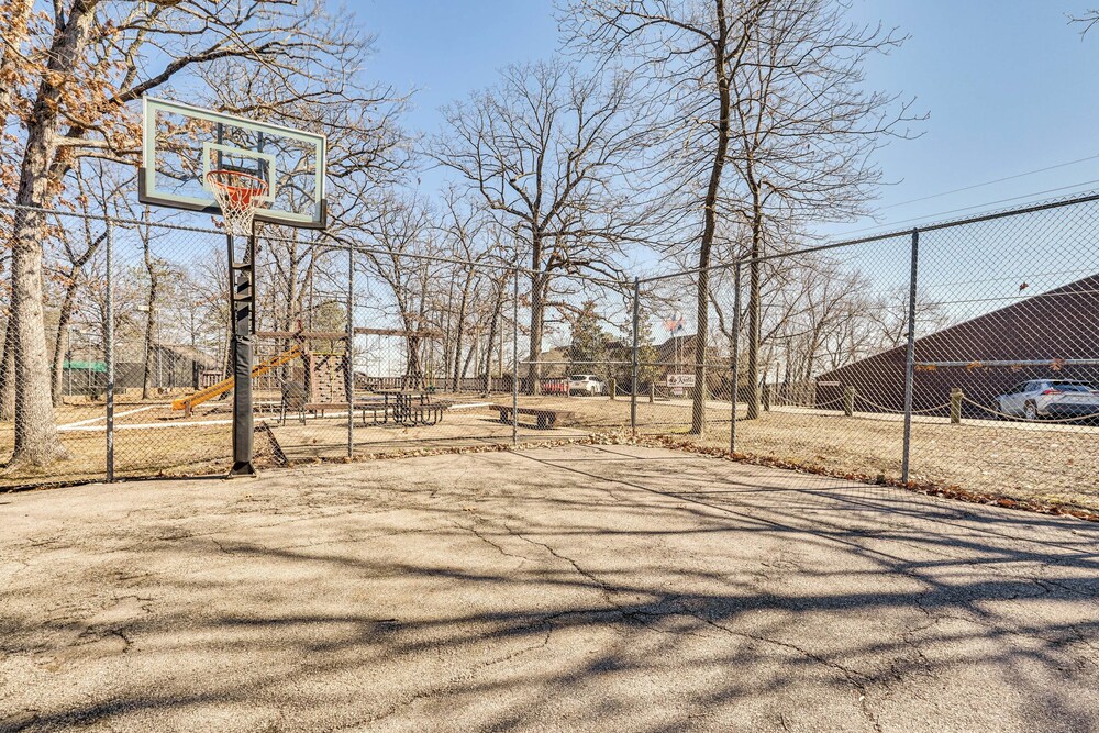 Lakefront Osage Beach Retreat: Dock Access!