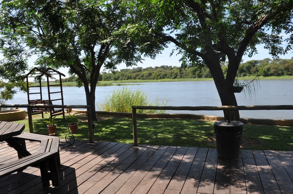 Hakusembe River Lodge