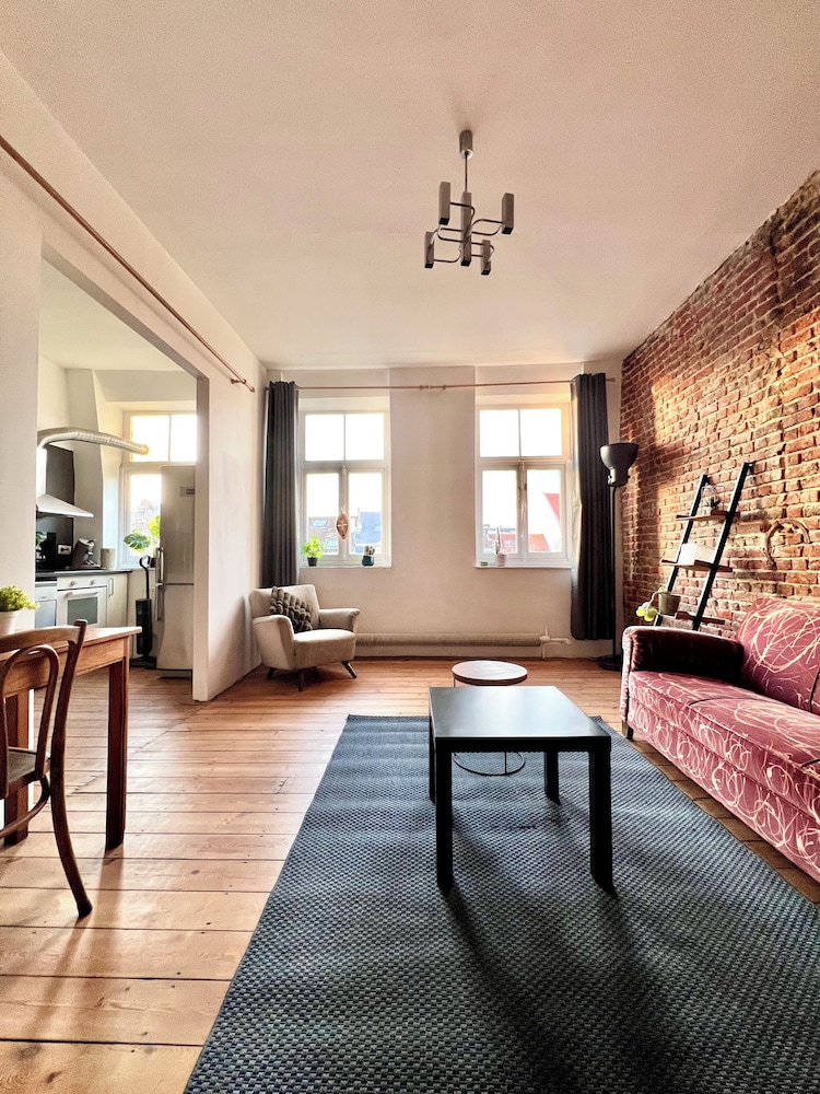 Spacious Family Apartment Midi