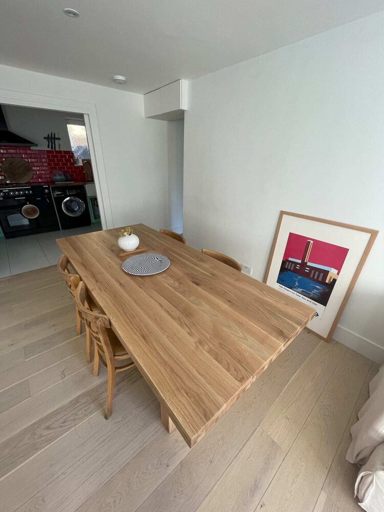 Beautiful 2BD Flat With Private Courtyard- Borough