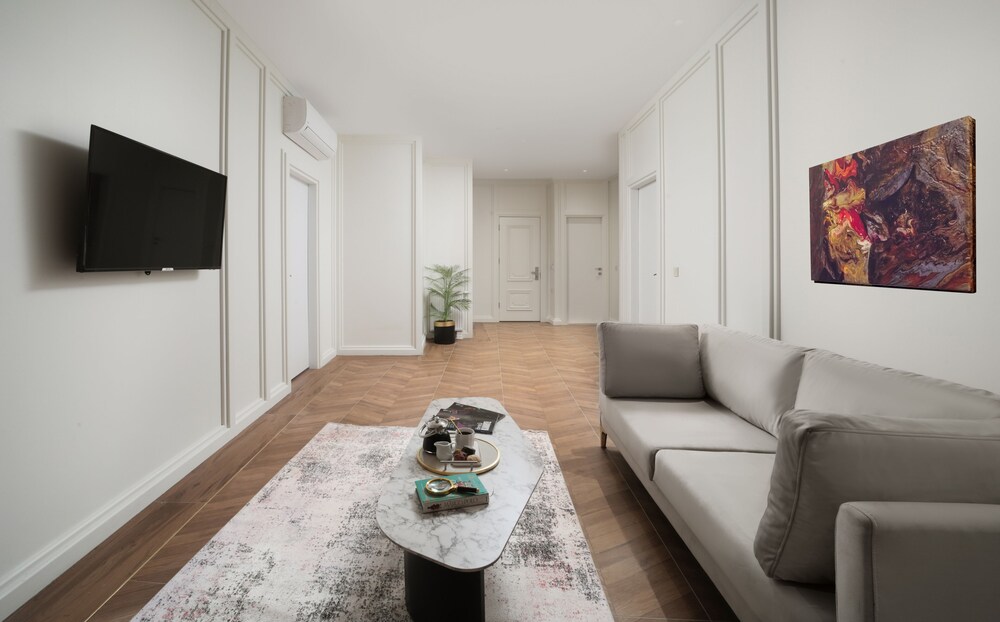 Gatto Suites & Residence