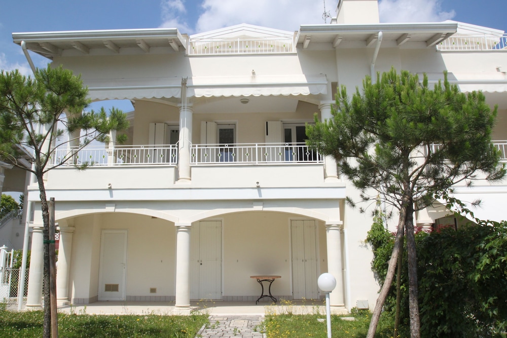 El Dorado Villas