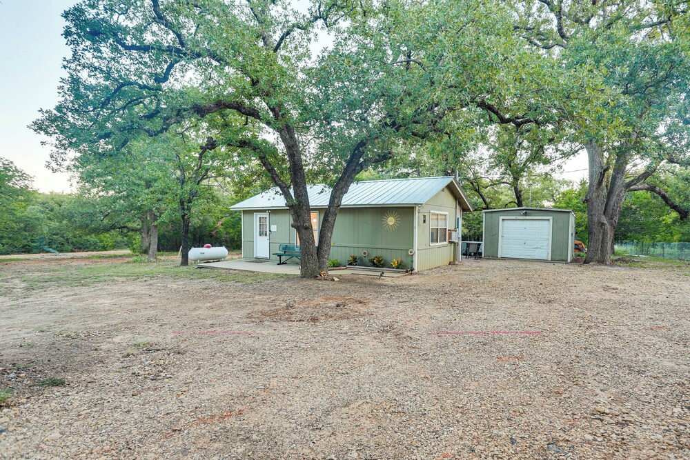 Cabin w/ Hot Tub in Valley View: Pets Welcome!