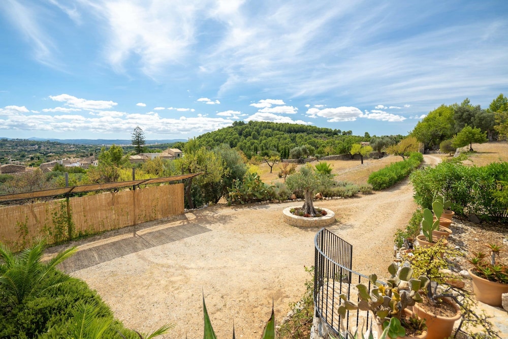 CAN Pulit - Finca rom Ntica Para 2 con Piscina y Vistas en Selva Mallorca