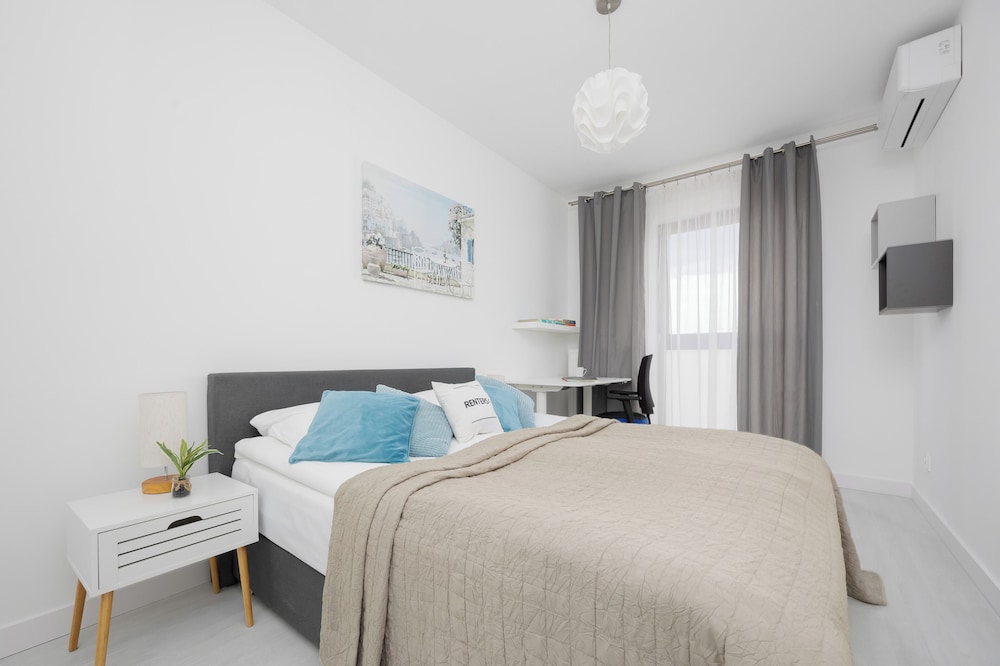 Burakowska 16 Apartment by Renters