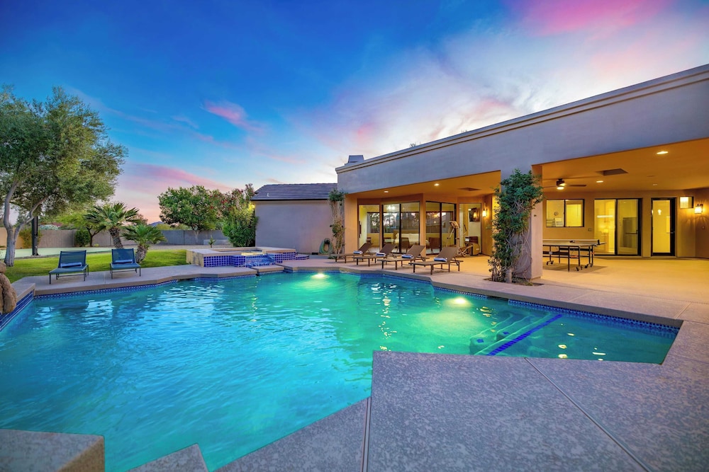 Luxe Scottsdale Oasis With Pool, Hot Tub, Firepit and Outdoor Lounge Avantstay