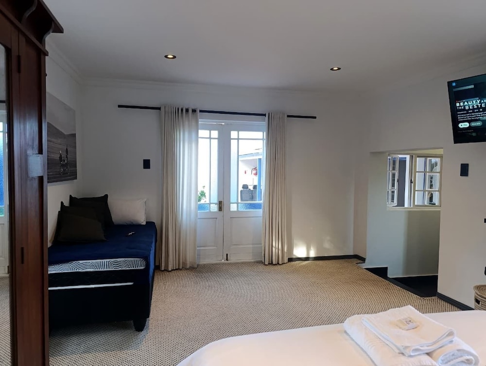 Guinea Fowl Lodge