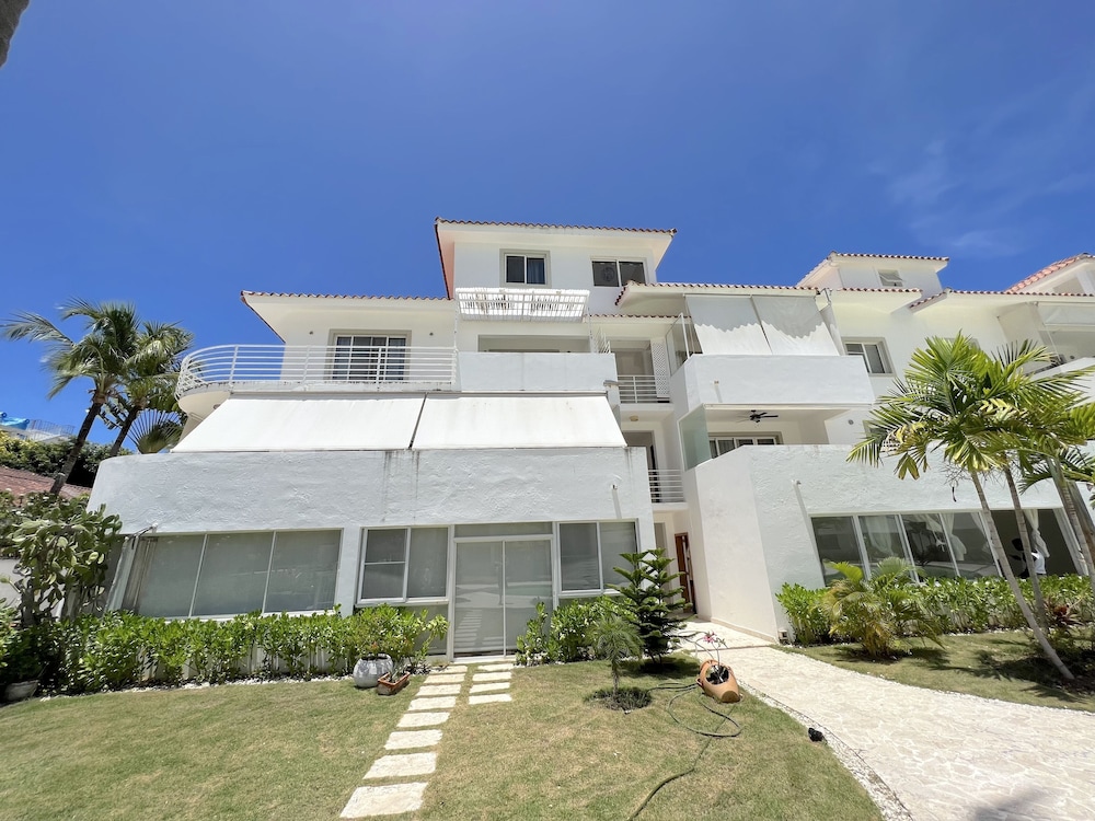 Los Corales Tropical Beach Resort & SPA