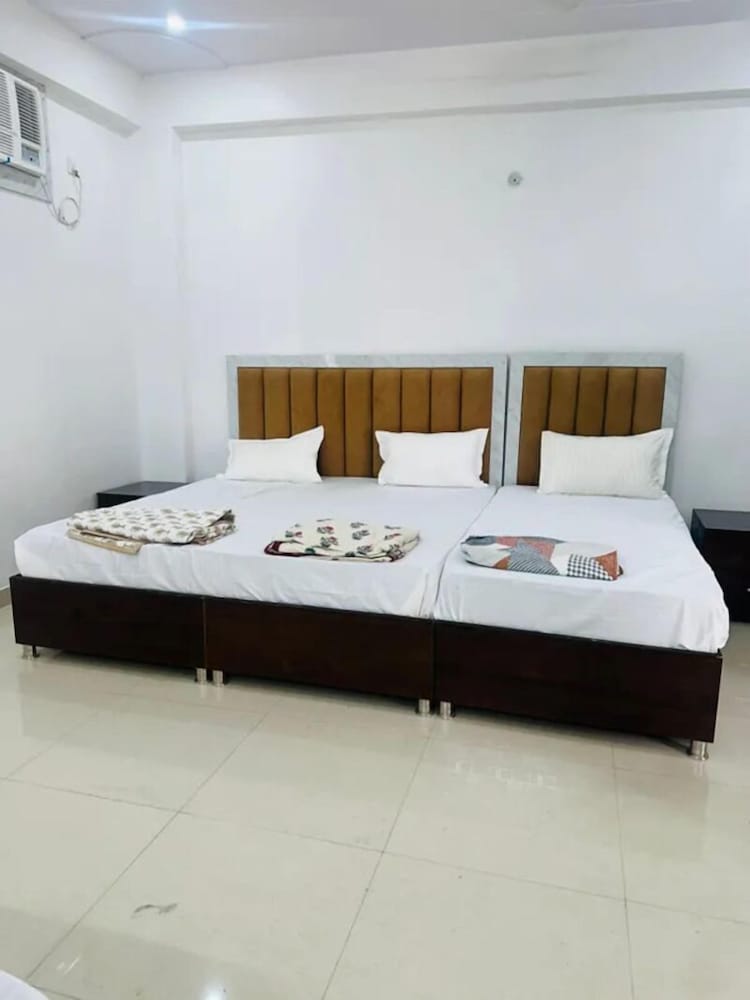 Fabhotel Shri Hari Singh Dham