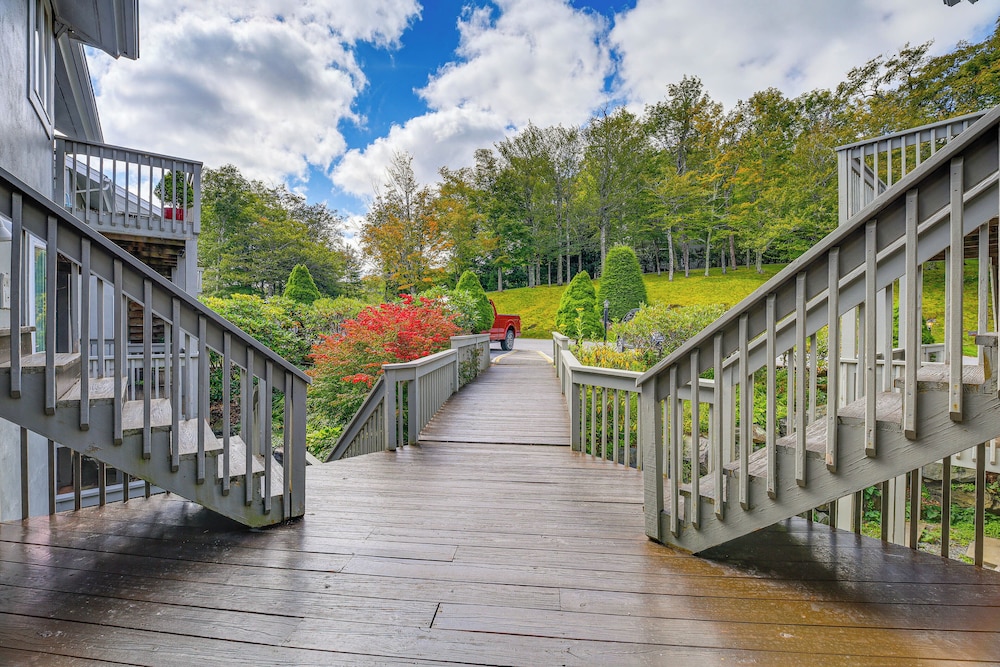 1 Mi to Slopes! Sugar Mountain Retreat w/ Views