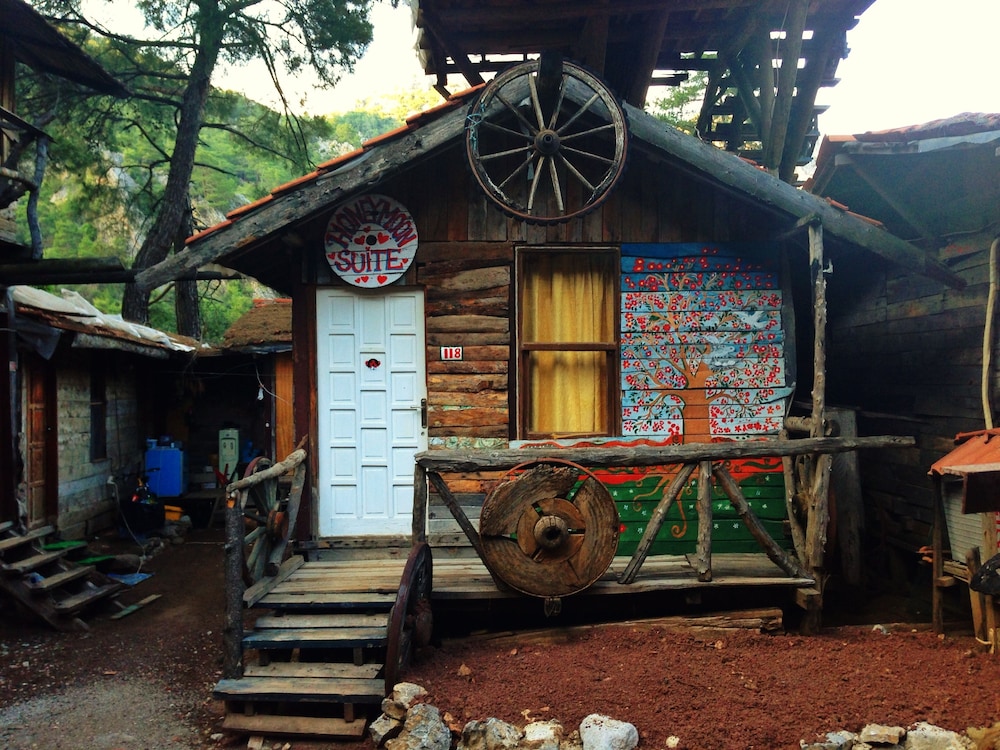 Kadir's Tree Houses