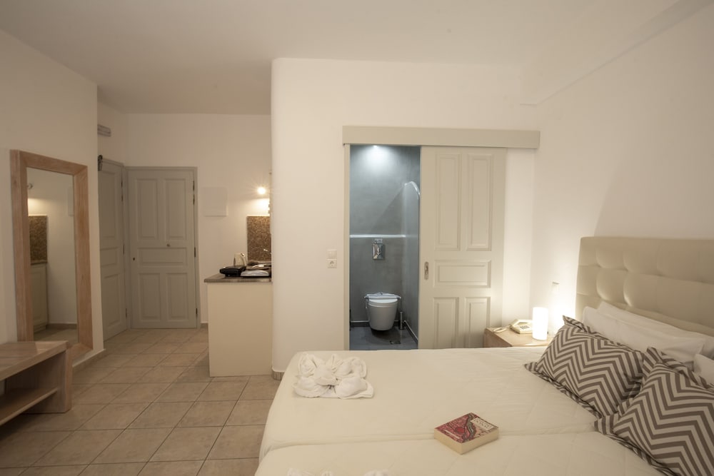 Erato Apartments